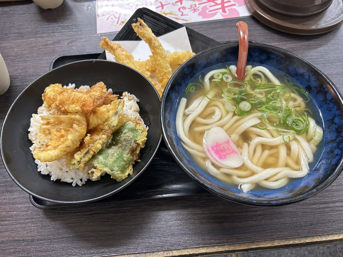 福岡着きました
お尻が割れました。