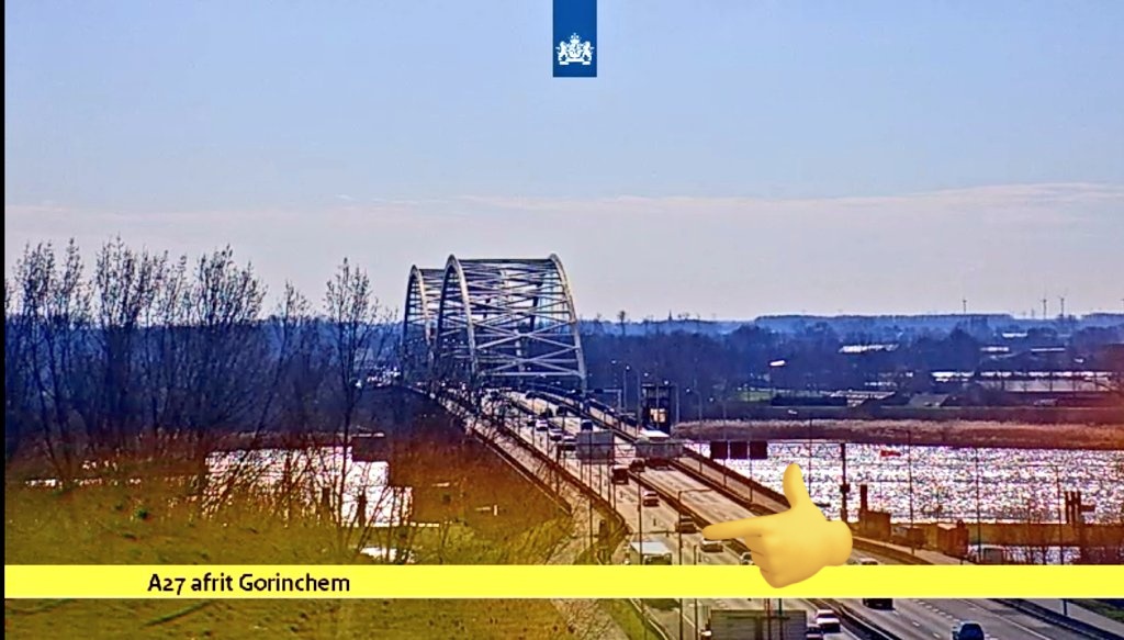 tonnieontour's tweet photo. ⚠️❌️| Vrachtwagen met pech op de afrit #avelingen net over de #Merwedebrug #a27, de rechterrijstrook is afgesloten in de richting van Utrecht.
(Beeld via @RWSverkeersinfo ) https://t.co/DYe03XNj3r