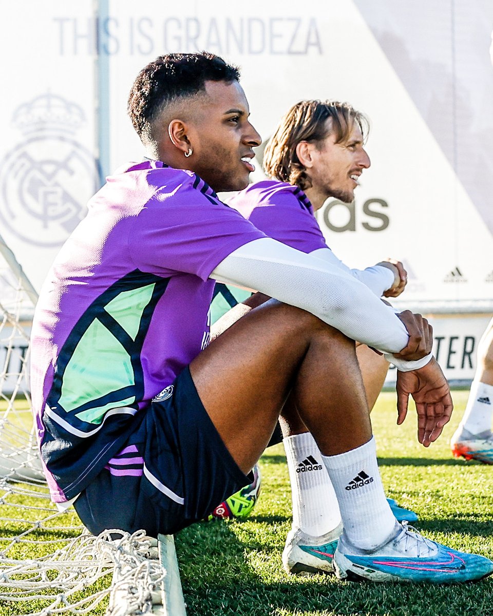 Los Blancos Live (@TheBlancosLive) on Twitter photo 2023-02-28 12:32:31 If Rodrygo trains normally with the team tomorrow, he’ll be in the squad for El Clásico.
— @MarioCortegana If Rodrygo trains normally with the team tomorrow, he’ll be in the squad for El Clásico.
— @MarioCortegana