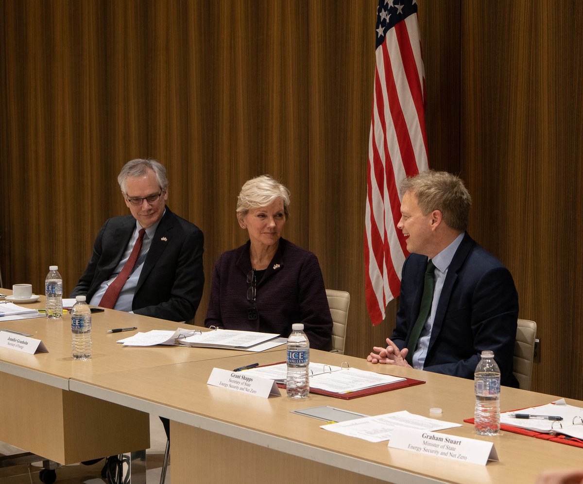SecGranholm's tweet image. It was great to join UK Secretary of State for Energy Security and Net Zero @grantshapps at @USAinUK for a roundtable with clean energy innovators on the role disruptive businesses can play in our shared mission to achieve net zero.