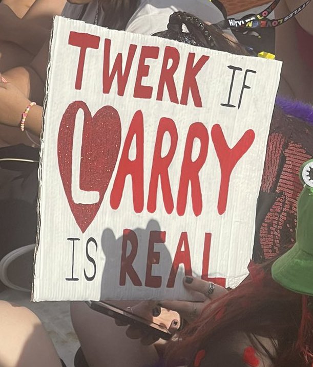 alwayshgolden's tweet photo. this is so inappropriate https://t.co/5XiY19yXA4