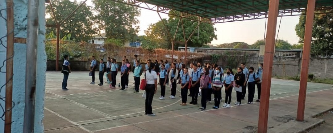 REDINTSS's tweet photo. #28Feb 
¡En San Sebastián La Educación No Se Detiene!
Nuestros niños, niñas y adolescentes junto a sus maestros y maestras se encuentran en las instituciones educativas recibiendo las enseñanzas para la educación del futuro.
@NicolasMaduro  @MPPEDUCACION
@_LaAvanzadora https://t.co/McbsmBR1RR