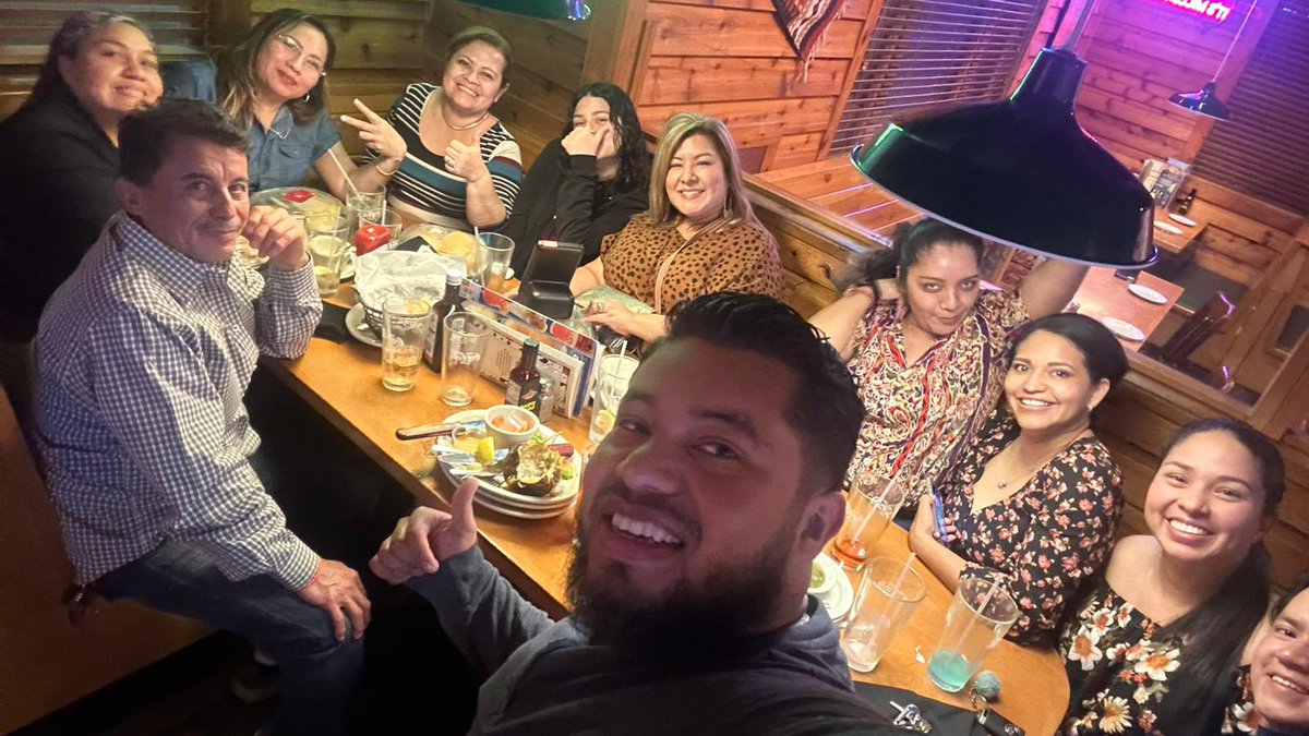 FACE_MsAguilera's tweet photo. For our last ESL class we met for dinner @texasroadhouse. Students ordered their dinner and had plenty of fellowship in English 🤠#theyunderstoodtheassignment @Aldine_FACE @estebantam @ESL https://t.co/sAIBthGZJw