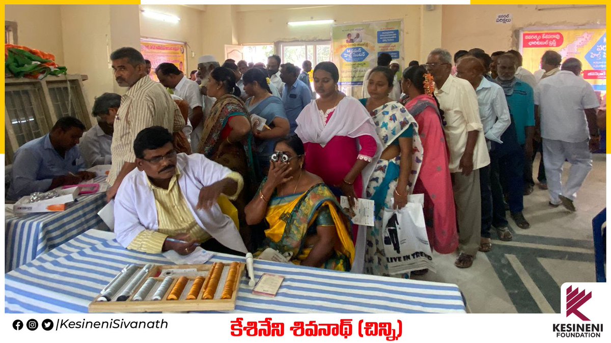KesineniS's tweet photo. ఈ రోజు టైలర్స్ డే సందర్భంగా పేద టైలర్స్ కి కంటి పరీక్షలు ఉచితంగా చేసి అవసమైన వారికీ కళ్లజోళ్లు ఉచితంగా ఇవ్వడం జరిగింది.   

కుట్టు మిషన్లు పంపిణీ చేయడం జరిగింది. అనంతరం కేశినేని ఫౌండేషన్ ద్వారా అన్నదాన కార్యక్రమం నిర్వహించడం జరిగింది.
#tailorsday  #KesineniFoundation #vijayawada https://t.co/cVHc4s6BqL