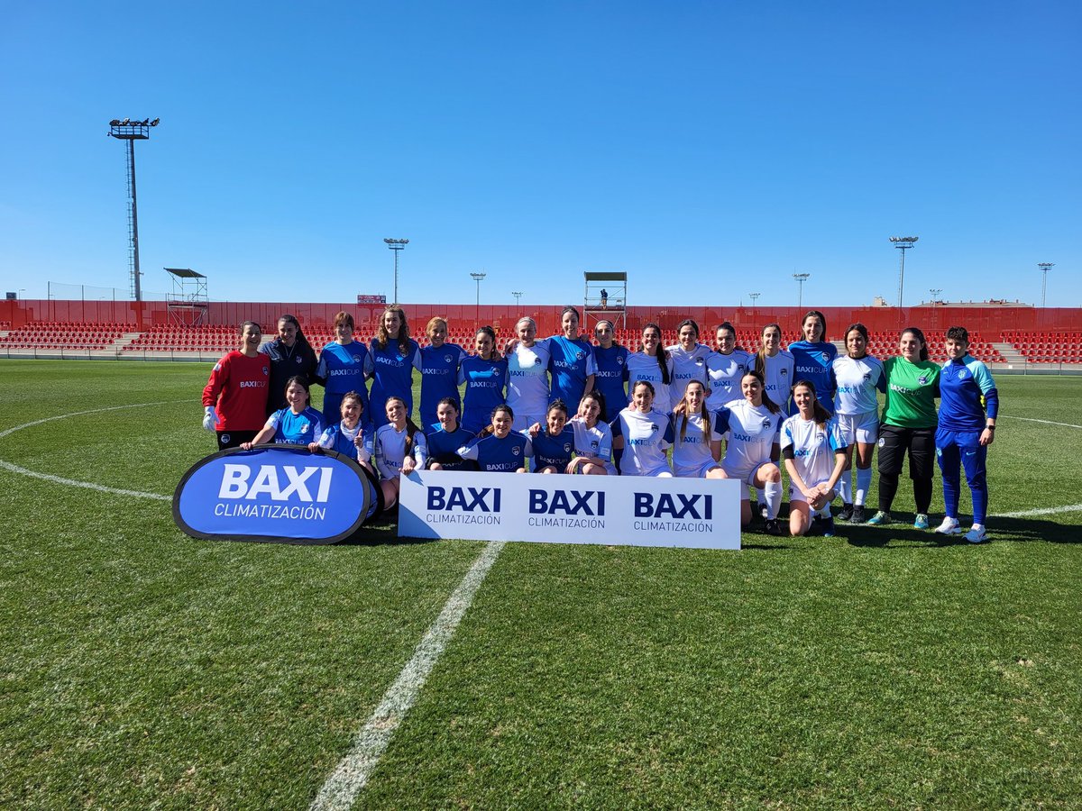 BAXI_ES's tweet photo. 🙌Aquí tenemos la foto de familia de las jugadoras preparadas para disputar el partido en el campo del
@AtletiFemenino. ¡Mucha suerte a los dos equipos! 🔵⚪ https://t.co/g0iv2F44VC