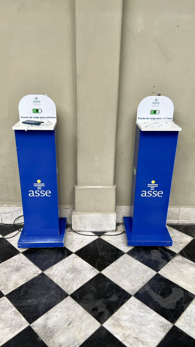 Hosp_Espanol's tweet photo. Desde la semana pasada nuestro Patio de la Claraboya cuenta con terminales de carga para dispositivos móviles.

Mejorar la experiencia del usuario en pequeños detalles también hace a la calidad asistencial. 

🔋📲 🏥 https://t.co/ENjM2v9nPB
