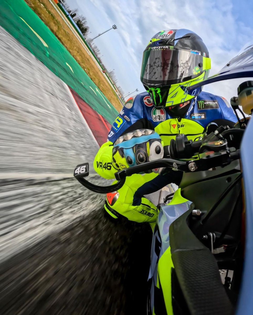 Cutting some kerbs with my R1 for the Academy training day at the Misano World Circuit
Friday,Triple Crown 2/3 
📸 <a href="/GoPro/">GoPro</a>