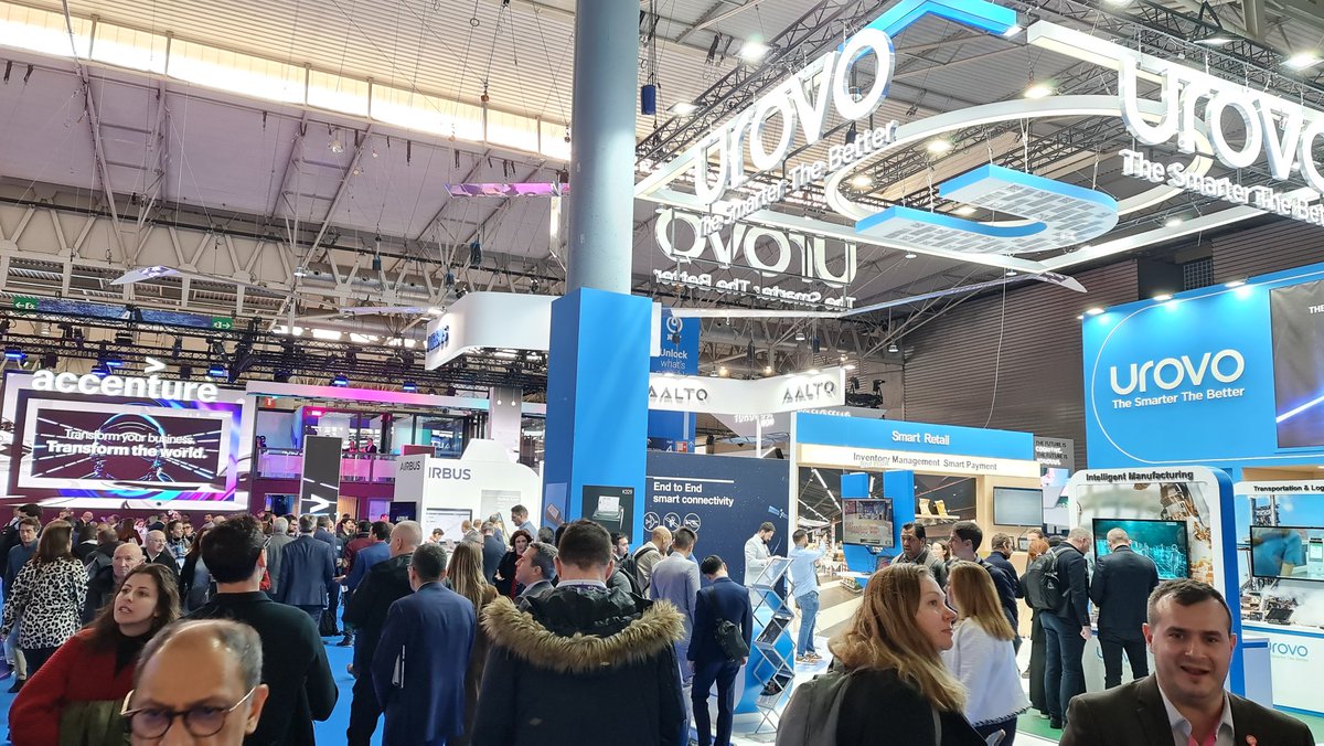 Strolling around #MWC23