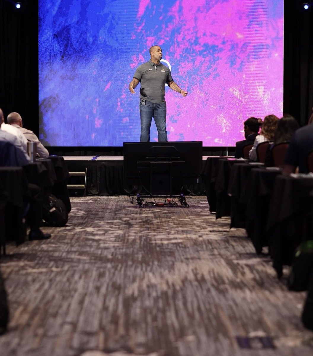 Marques_Ogden's tweet photo. “Thanks Power Room! Your event was immaculate, our presentation got amazing positive feedback from our talk, and we look forward to more work with you in the future!”
📸 Power Room Mastermind Team
https://t.co/AuWRHVFGfu
#powerroom #mastermind #perseverance #keynotespeaker https://t.co/lQ1GNFAKSn