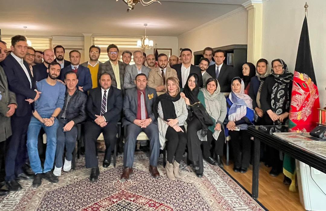 په ایران کې زموږ د سفارت کارکوونکو د خپلو افغانانو پر ځای د سفارت کیلي ایراني چارواکو ته وسپارله. تاسو دا وضعیت څنګه تحلیل کوئ؟