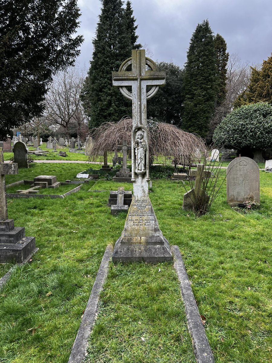 The chapter of S. Justus & S.John Fisher gather at St Nicholas Chiselhurst for this founders day and pray at the grave of our father founder, Fr Lowder for the Master & our Society @SSCHOLYCROSS