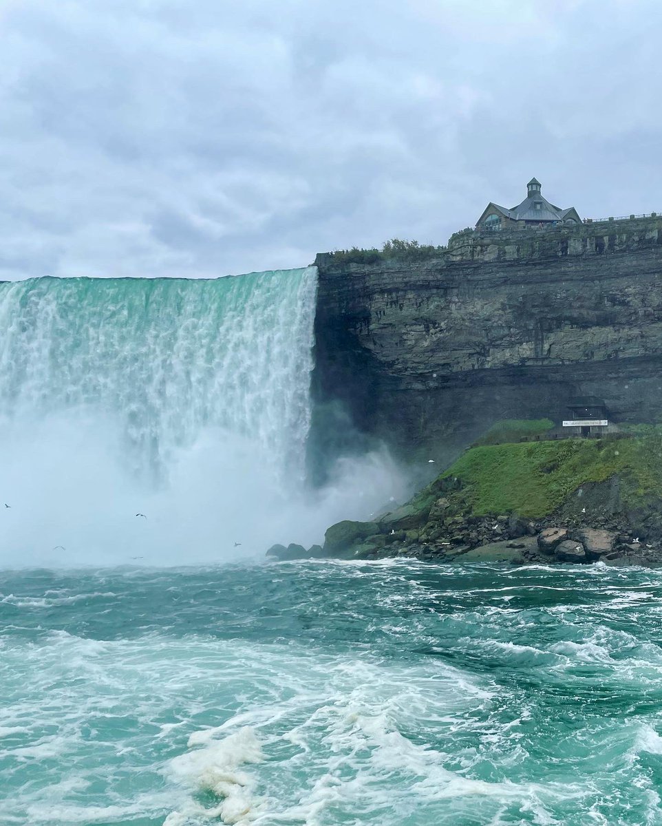 Niagara Tourism commercial with the friendos!

#niagara #niagarafalls #tourism #beautiful #naturalwondersoftheworld #waterfall #bluehair #smiles #peace #friends #heatherdunham #filmfam #sowet #water #drenched #water