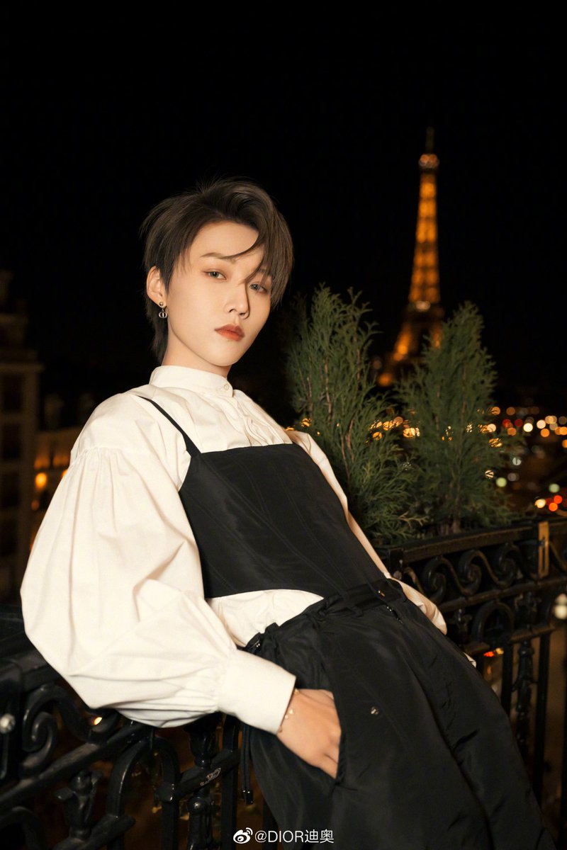 xinliu_fanclub's tweet photo. Dior Weibo Update

XIN @XinLiulyx0420 at #DiorAW23 

XIN LIU AT DIOR PFW23
#XINxDiorAW23 
#XINLiu https://t.co/1M3NgqHVer