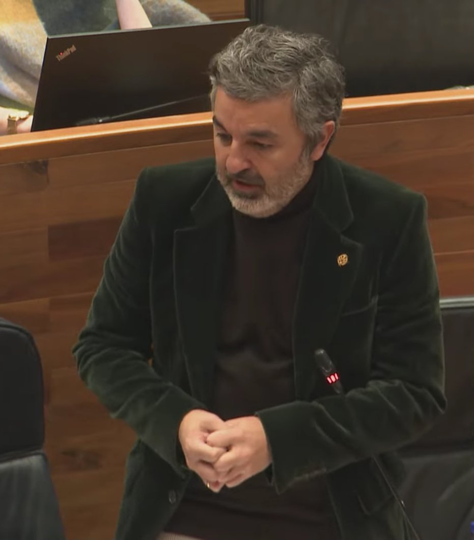 ❌Desde el año 2007 el número de licencias en el transporte ha disminuido en un 80%. 

🗣️"Podemos tener buenas comunicaciones, buenos puertos, polígonos, conexiones internacionales. Pero sino tenemos quien nos lleve la mercancía, no tenemos nada".