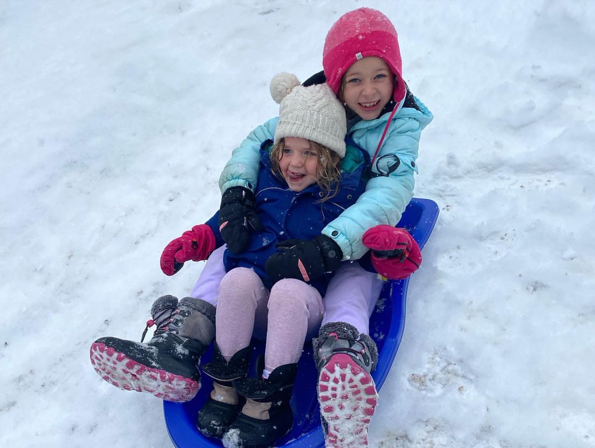 ElmhirstsResort's tweet image. Enjoying all there is to offer &amp;amp; more 🙃 Guest @zoevanempel shares: “Winter wonderland @elmhirstsresort with the crew.” 
#ElmhirstPlay #Winteradventures #goresorting #ontariotravel #kidstravel #familyfun