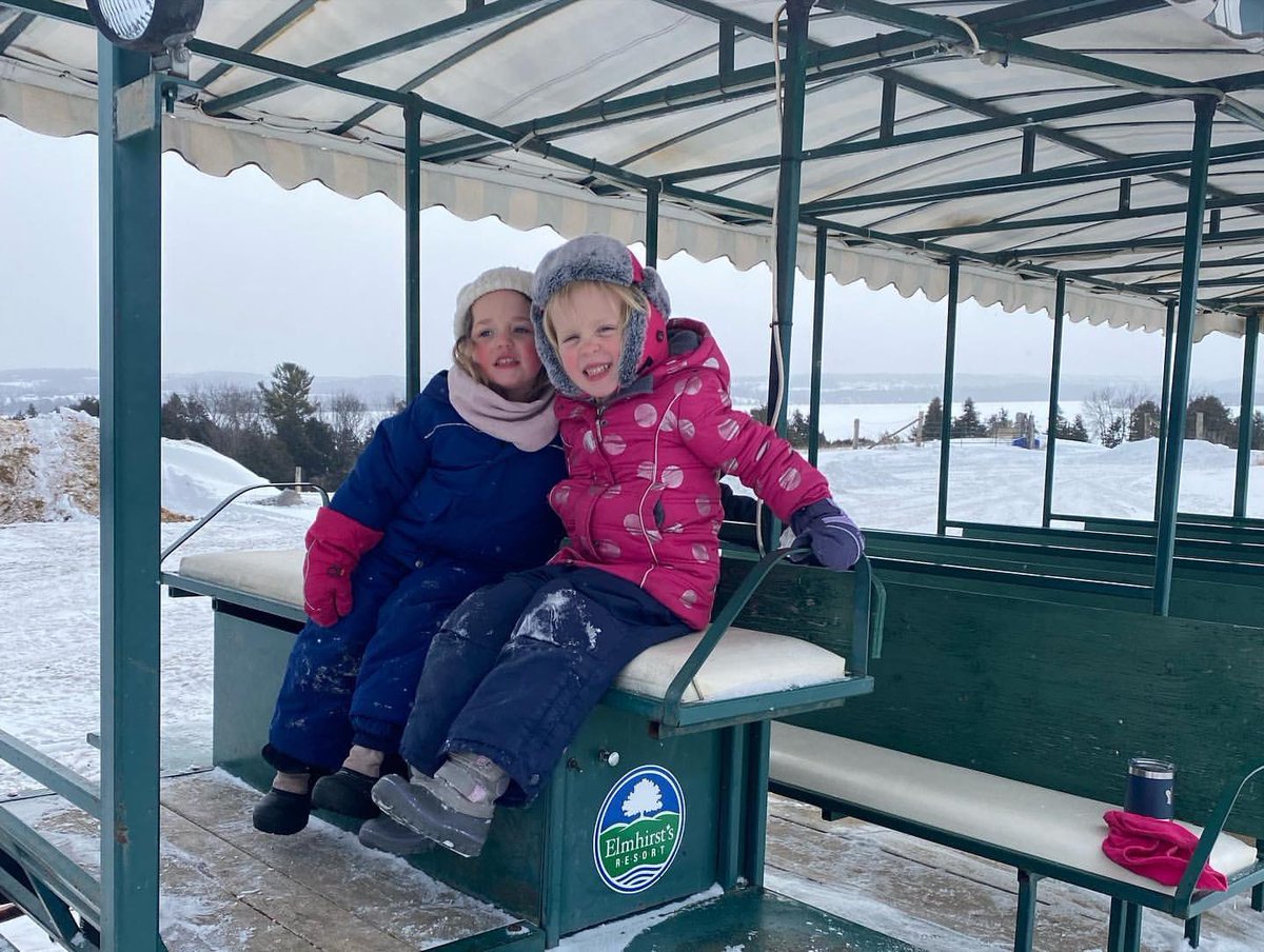 ElmhirstsResort's tweet image. Enjoying all there is to offer &amp;amp; more 🙃 Guest @zoevanempel shares: “Winter wonderland @elmhirstsresort with the crew.” 
#ElmhirstPlay #Winteradventures #goresorting #ontariotravel #kidstravel #familyfun