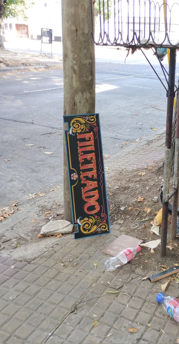 Fui a rendir, cómo entré volví a salír. 
Encontré esto en la calle que es mi representación