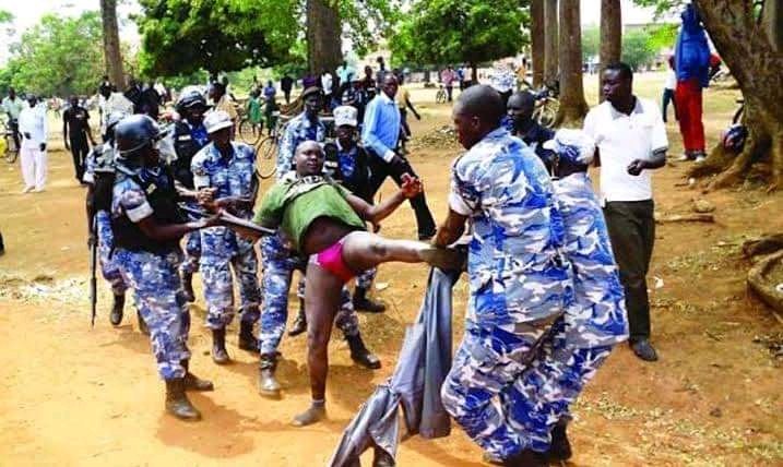 Now what is this..😳
#StopPoliceBrutalityInUganda