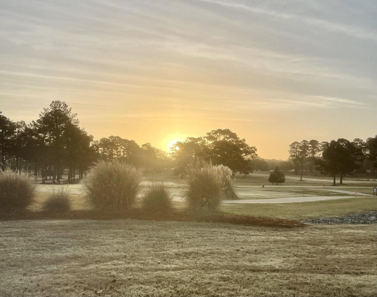 liveoaksgolf's tweet photo. Good morning y’all! Hard to believe it’s the last day of February! Our fav meteorologist @ChristanaK_WAPT says we’ll have a sunny day w/ high of 82! Come play some golf! #TwilightFee day! Call 601-982-1231 for your #teetime https://t.co/042flIiJJp