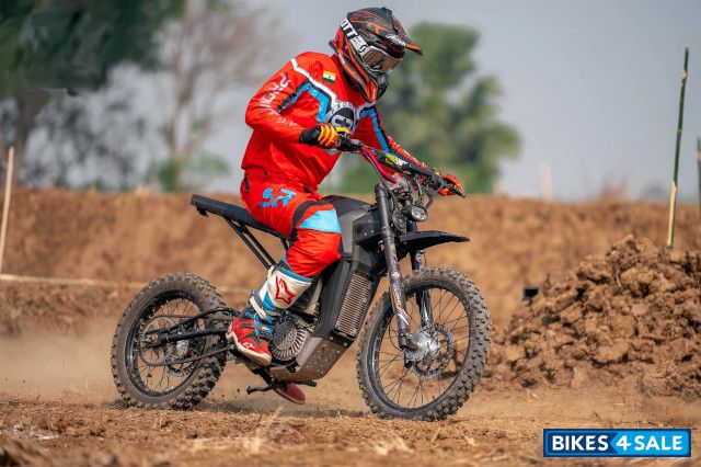 Bikes4Sale's tweet image. Check out the SR8 lightweight electric freeride motorcycle from SR Motor.

Get more details at - bikes4sale.in/details/sr-mot…

#sr8 #srmotor #lightweight #electricmotorcycle #freeridemotorcycle #motorcycle #ElectricVehicle