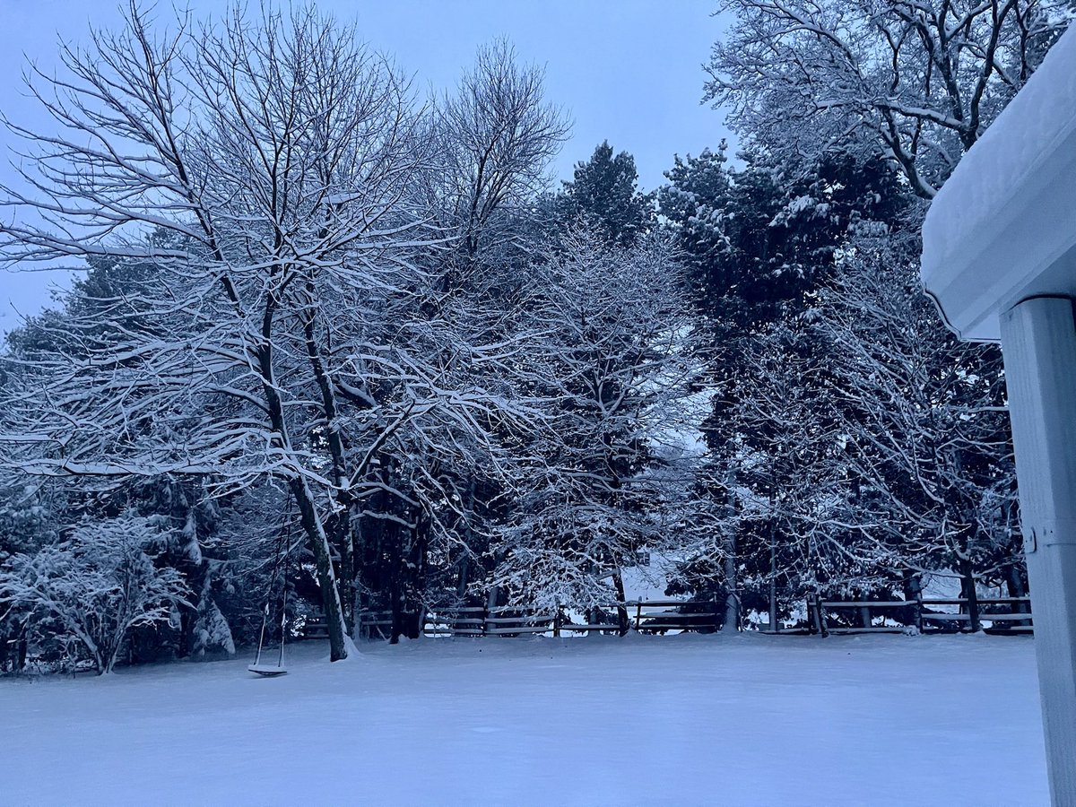 jessiembennett's tweet photo. @JGodynick 5 inches in Darien ❄️ https://t.co/WB3yI7B34Q