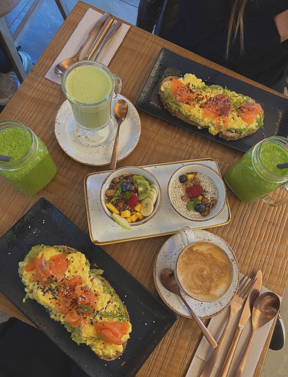 AndreaSevillaF's tweet photo. Birthday breakfast🤤💚 https://t.co/d6ev5xMxWp