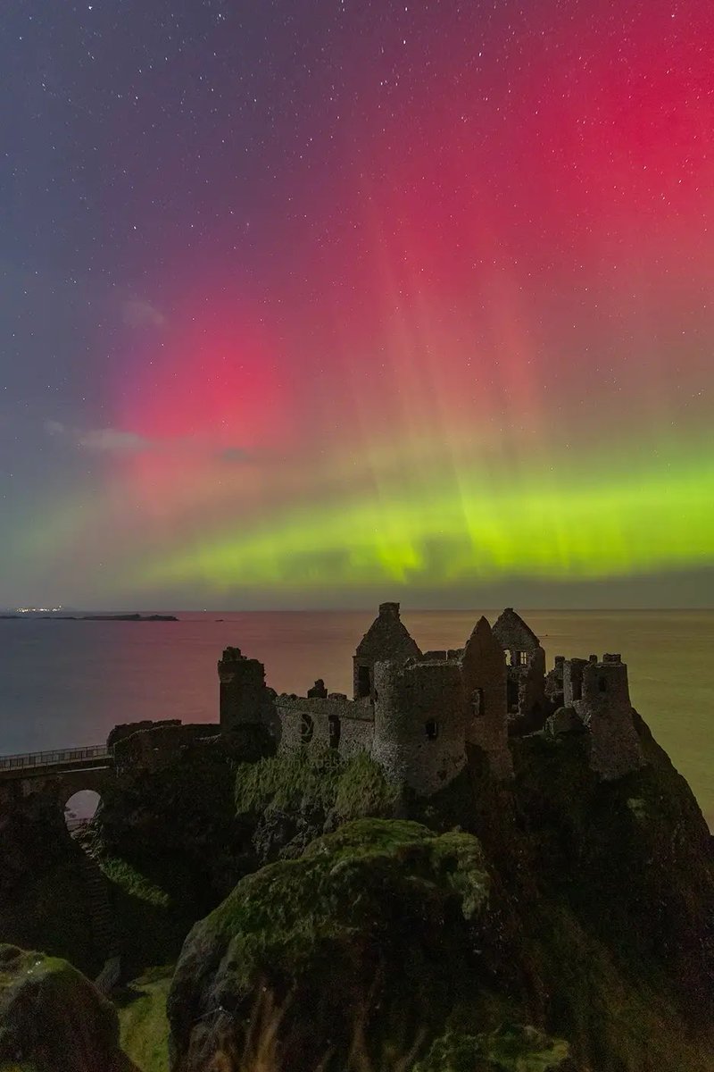 What a show of the Northern lights we had on Sunday 26th February. Dunluce Castle, Northern Ireland. <a href="/chunder10/">James Rowley-Hill</a> <a href="/TamithaSkov/">Dr. Tamitha Skov</a> <a href="/DiscoverNI/">Northern Ireland</a> <a href="/bbcniweather/">BBC NI Weather</a> <a href="/TourismNIreland/">TourismNI</a>