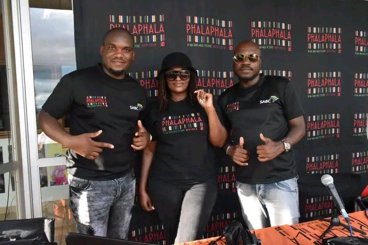 deep_renzo's tweet photo. Sanga misi ri rothe nga hafha Tembisa kga Mbekanyamushumo ya #Dziaorowa326pm na @Ticoliphadzi @shandu_vele na Mubveledzi @pfuluwanin Musumbuluwo u swika Lavhutanu kha @Phalaphala nga #Chooseday ndi khou chooza @Mbaimbaivhahan1 Vhahangwele ❤️❤️ #Azisheeeee #Phala58🎶🎵🎼🎧📻🎙️🔥💃🏿 https://t.co/fVTJ40lz4i