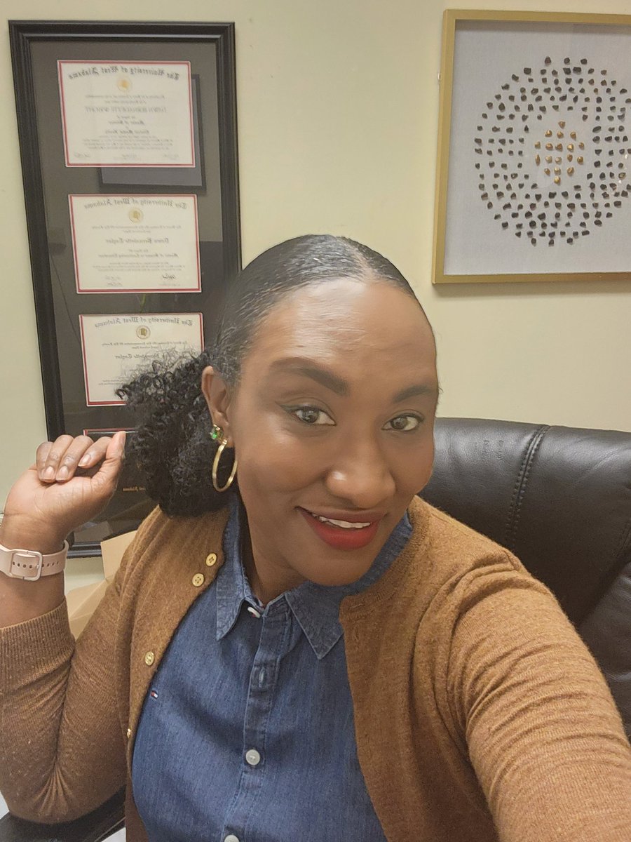 DawnWright1908's tweet photo. Grand rising! Made it to work early this morning! Slow feet don't eat! #workworkworkwork #iteachpsych #mentalhealthprofessional https://t.co/Om17FE7xoK