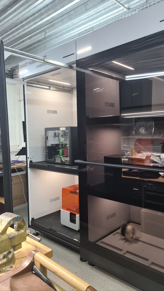 Handddle tweet media