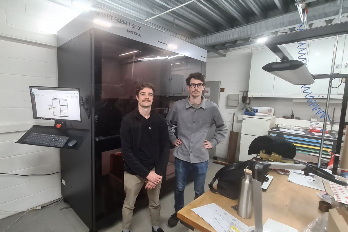 Handddle tweet media