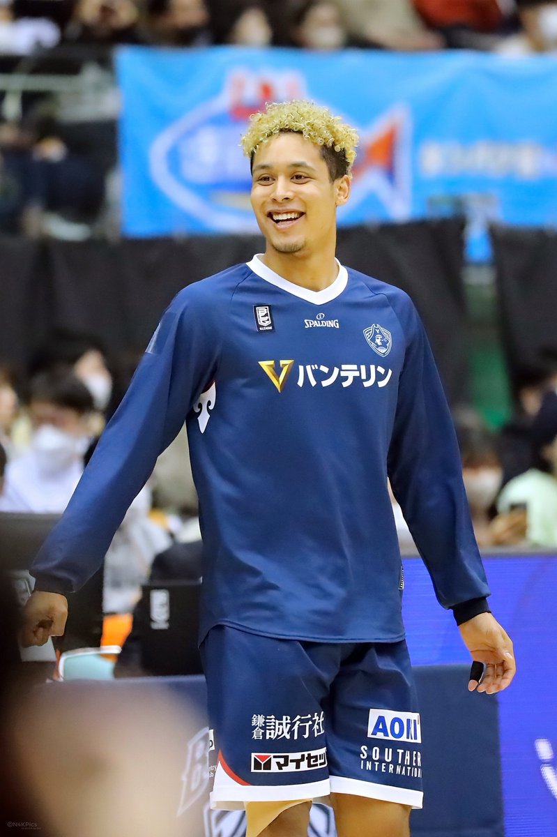 basketN4K's tweet photo. @Kai_king23 お誕生日おめでとうございます🍰
アップ中にオリバー選手とワチャワチャしてるのが楽しくて、とても好きな時間なので、早く怪我治してコートに戻って来てくださーい✨
#kingstrong https://t.co/4mGz6Nd7Ut