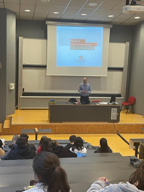 ℹ️🎥Notre collègue <a href="/marcpourroy/">Marc Pourroy</a> accueille avec un cours spécifique les élèves en immersion du lycée Haut Val de Sèvres de Saint Maixent l'Ecole et du lycée Xavier Bernard de Venours filmés par nos collègues du <a href="/SafireUPoitiers/">Safire</a> pour le projet #alacroiseedesparcours #Parcoursup