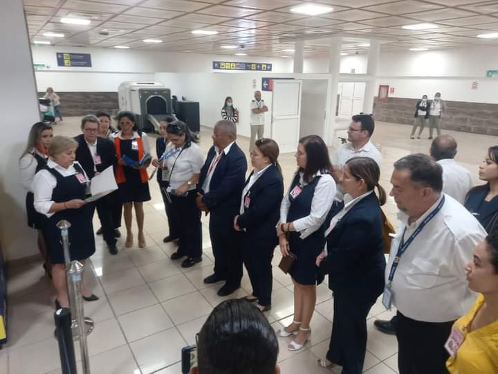 <a href="/YudithP93391787/">Yudith Perez</a> <a href="/ETECSA_Cuba/">ETECSA</a> Compromiso y perseverancia porque #MejorEsPosible pero también #MejorSinBloqueo  porque <a href="/ETECSA_Cuba/">ETECSA</a> trabaja para el pueblo por eso siempre #EtecsaTeAcompaña
<a href="/DiazCanelB/">Miguel Díaz-Canel Bermúdez</a>
<a href="/taniavel76/">Tania Velazquez</a> 
<a href="/AIglesiasreyes/">Luis A. IGLESIAS</a> 
<a href="/NodarseLydia/">Lydia Esther Brunet Nodarse</a>
<a href="/DiosvanyAAb/">Diosvany Acosta Abrahante</a>
<a href="/alexeylorenzo/">Alexey Lorenzo</a> 
<a href="/OscarSamon/">Oscar Samón Tabio</a> 
<a href="/fresneda8/">Caridad Fresneda Casanova.</a>