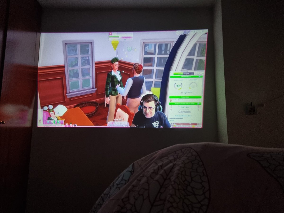 Titania_HD's tweet image. Así es como se deben ver las grandes series... #proyector #Sims4 #retolasdécadas @mario_principe