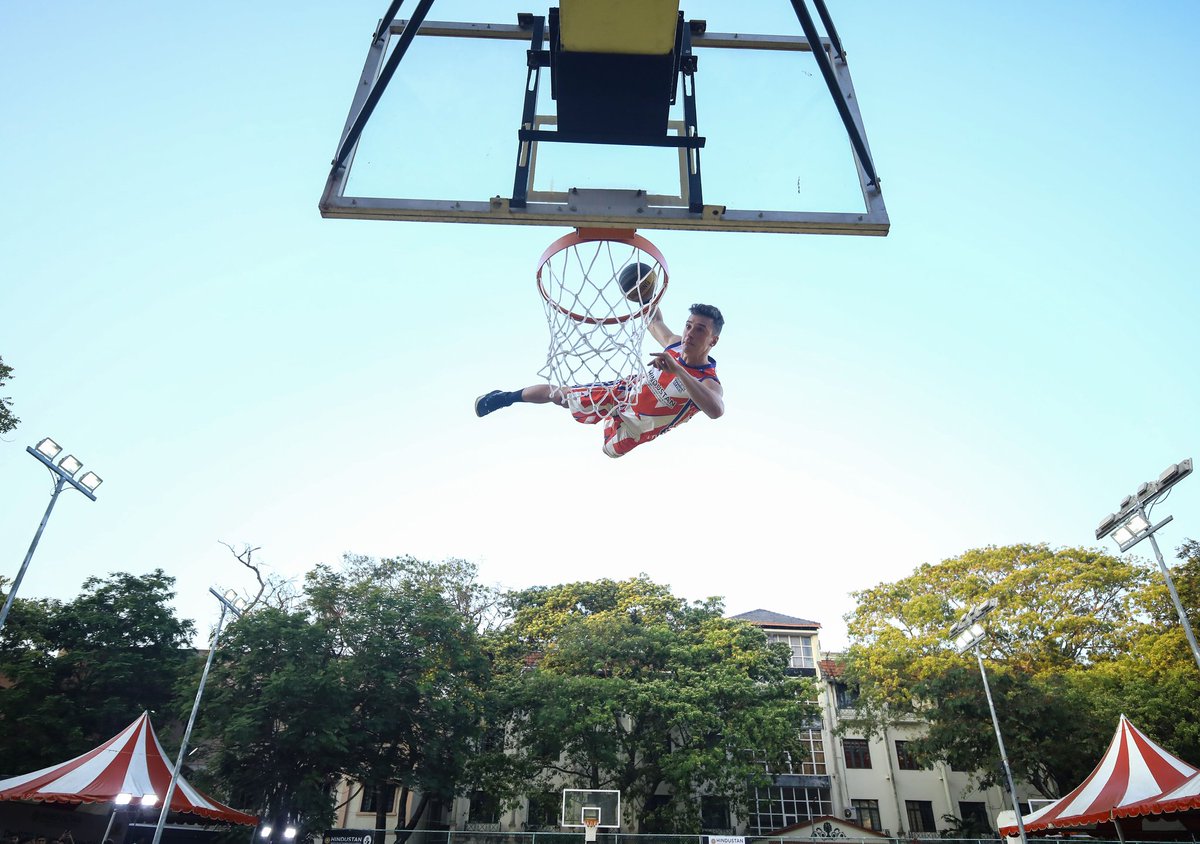 HindustanUni's tweet photo. It's was an enthralling moment for all the students and staff who witnessed the world famous Dunking Devil's performing their crazy aerobic movements at the bay range campus.
#HITS #HindustanUniversity #MyHindustan #DunkingDevils #ProPerformance #BasketBall https://t.co/pevT3qg54X