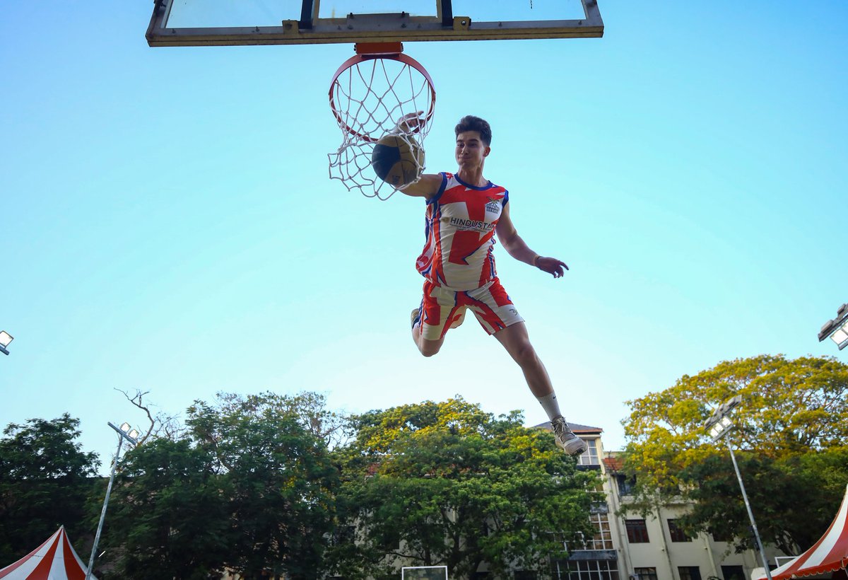 HindustanUni's tweet photo. It's was an enthralling moment for all the students and staff who witnessed the world famous Dunking Devil's performing their crazy aerobic movements at the bay range campus.
#HITS #HindustanUniversity #MyHindustan #DunkingDevils #ProPerformance #BasketBall https://t.co/pevT3qg54X