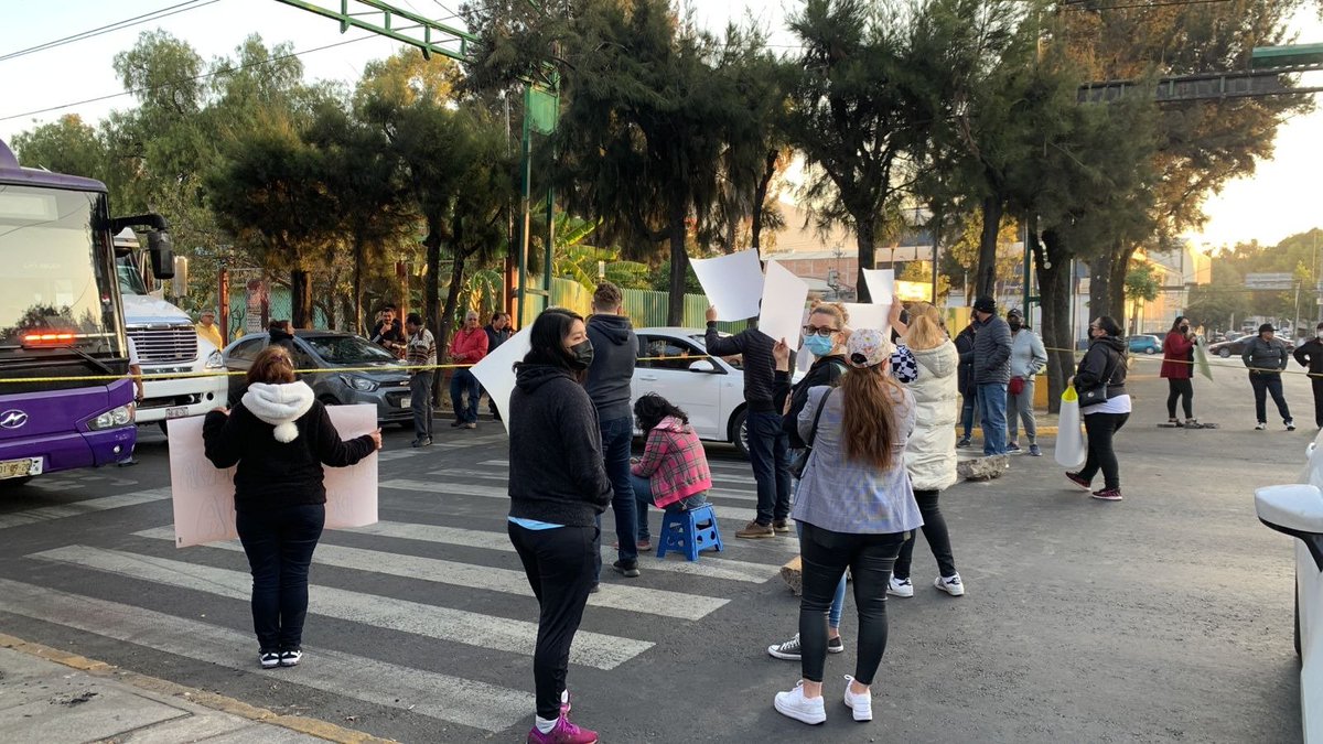 LeoBlack1009's tweet photo. #Bloqueo en Cien Metros y Margarita Maza de Juárez, vecinos de la Unidad Habitacional #MexicoNuevo demandan desabasto de agua (Cobertura Urbana) https://t.co/5d1rUehaHt
