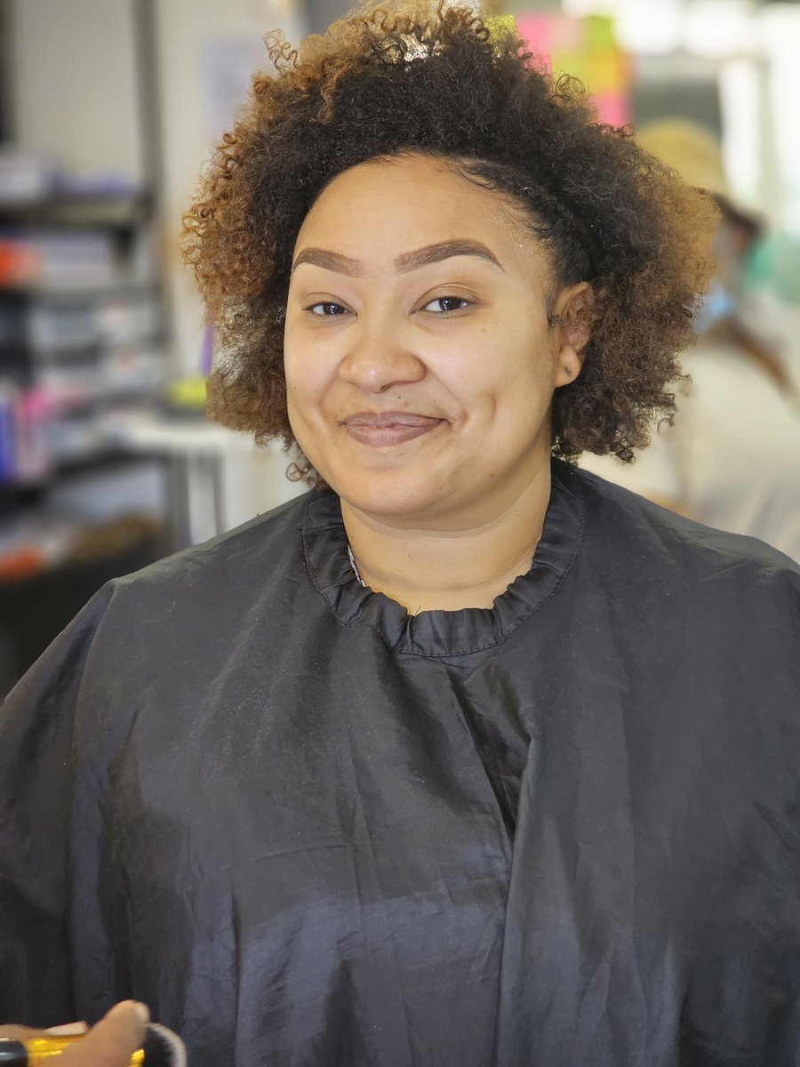 Head over to <a href="/gagasifm/">Gagasi FM</a> and retweet and share this image, so I can win against <a href="/felix_hlophe/">#TravelingCircus</a> and answer a simple question about the camera <a href="/SamsungMobileSA/">Samsung Mobile SA</a> Galaxy S23 &amp; I could call you to give you R5000 &amp; also be in the draw to win the Samsung GalaxyS23 #ShareTheEpic #Galaxy23