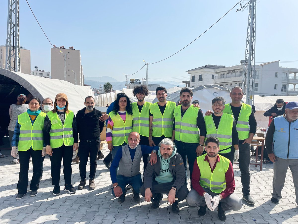 Deprem bolgesindeki vatandaslarimizin kisisel bakim ihtiyaclari icin Hatay/Samandag bolgesindeyiz…
Arac temin,kisisel bakim malzemeleri ve lojistik destegi icin Antalya <a href="/muratpasabld/">Antalya Muratpaşa Belediyesi</a> cok tesekkur ederim..

#deprem #hatayantakya #hataydepremi #iskendurun