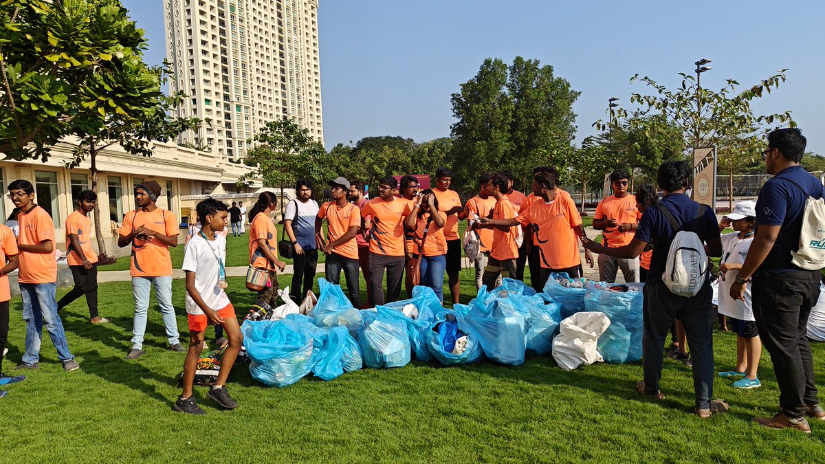 HOHExclusive's tweet photo. Glimpses of the Fun Run held at OMR on 26-02-23. Began with a warmup by Geetha Maharanjan. We did 10km, 5km, & 2.5km runs to #RunForEarth & Walk For Plastic did a 4km plog run to collect plastic waste.
#Houseofhiranandani #WalkForPlastic #FunRun #RunForEarth #OMRChennai https://t.co/st7EIZ63D2