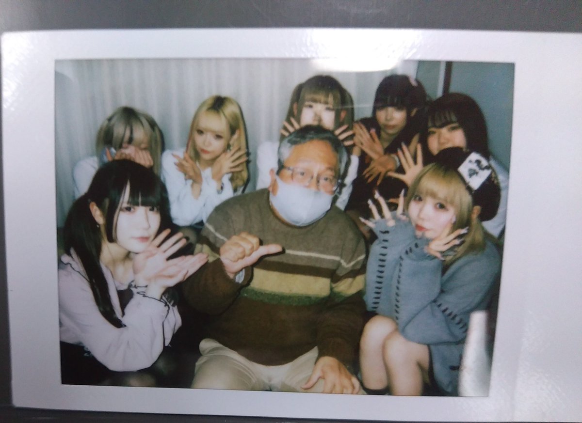 genkinoko_enoki's tweet photo. 誕生日記念全員集合チェキ
ありがとうございます
#Elef https://t.co/GtI4P8HuU5