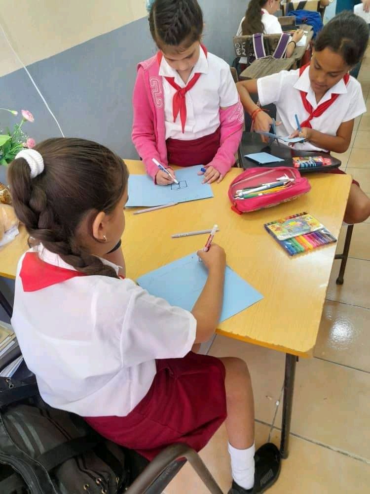 OPJMCuba's tweet photo. Nuestros Pioneros listos para el próximo 26 de Marzo participar en la custodia de las urnas en las Elecciones Generales de #Cuba porque #MejorEsPosible @aylinalvarezG @UJCdeCuba @CedenoPazo https://t.co/QMJWc0thIi