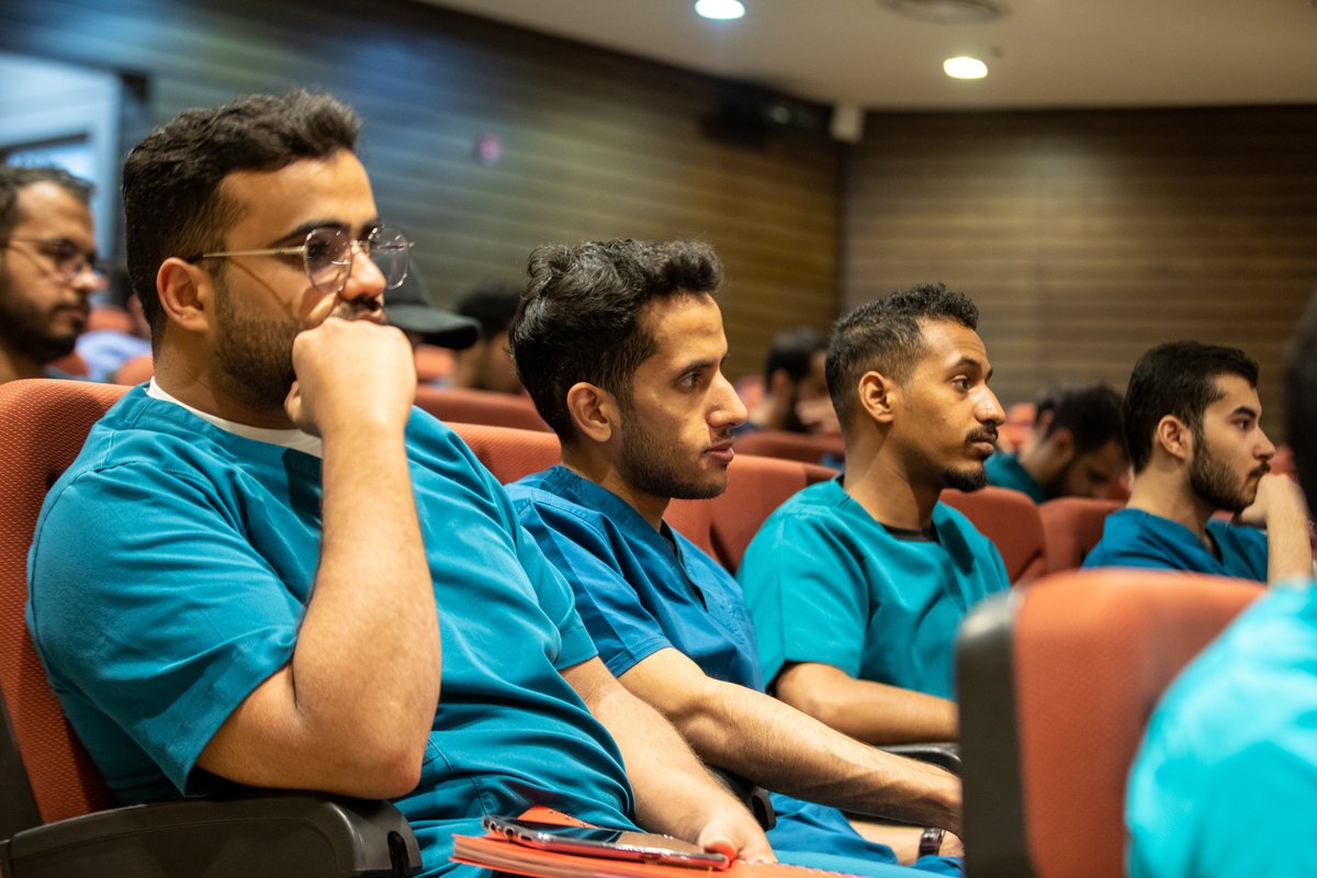taibahu's tweet photo. تحدث عميد كلية الطب بـ #جامعة_طيبة أ.د.سعد خوش حال عن أهمية المساهمة في إنقاذ حياة الإنسان والتي استوجبت تنظيم مبادرة #المدينة_المنورة قلبًا آمنًا وتحقيق أهدافها التي تسعى لتضافر وتوحيد الجهود لجعل #المدينة حاضنة لأكبر عدد من متدربي الإنعاش القلبي الرئوي خدمة لأهالي وزوار المنطقة https://t.co/yRplFlLrEM
