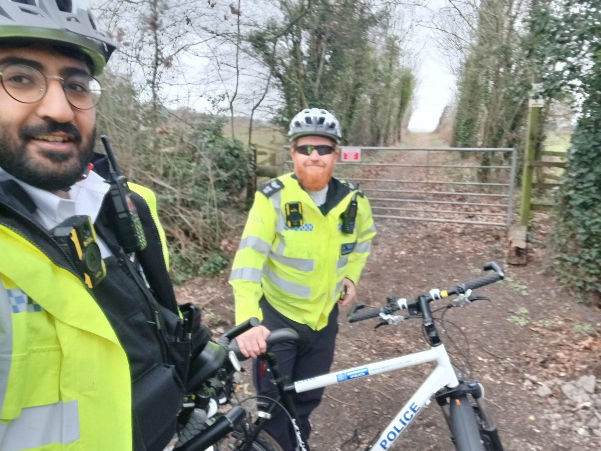 MPSMillHill's tweet photo. #localpolicepatrollingMILLHILL #Alwaysoutandabout #workinghard https://t.co/f5RrK4uDqR
