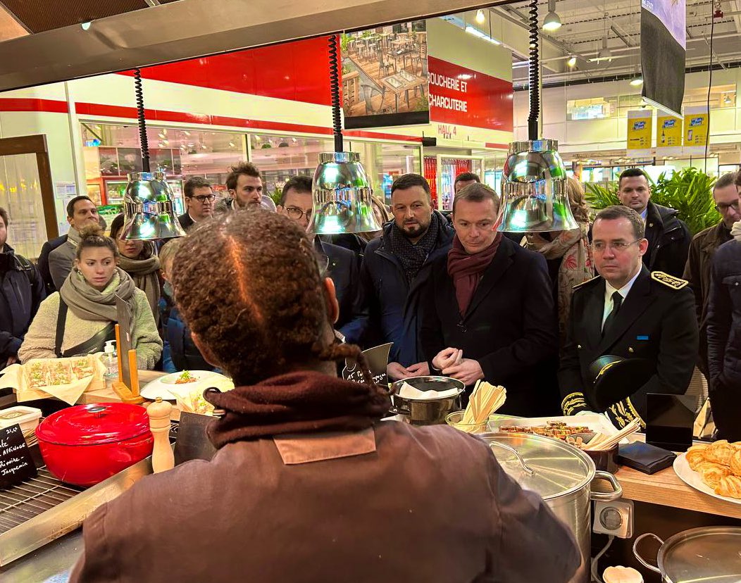 iacovellixavier's tweet image. Ce matin à @METRO_FR de #Nanterre avec le Ministre @olivierdussopt sur le partage de la valeur. 

➡️ poursuivons les dispositifs d'intéressement, de participation et d'actionnariat salarié. 

➡️ les entreprises performantes économiquement sont celles performantes socialement.