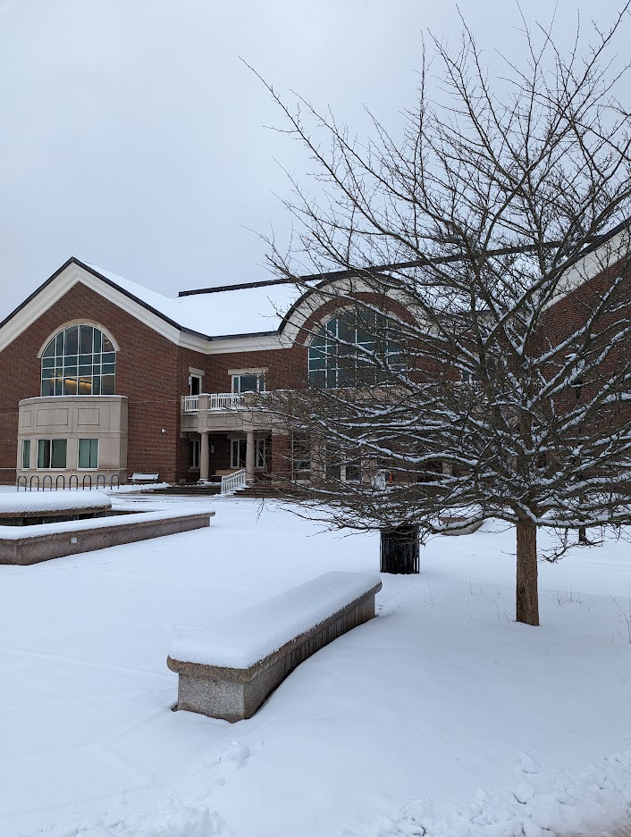 macphaidin_lib's tweet photo. Nothing beats the beauty of campus after a first snow.  Except, maybe, a cozy read in a warm library. 📚
#Winter #Snowfall #MacphaidinLibrary #StonehillLibrary https://t.co/ugbGWNNmyG