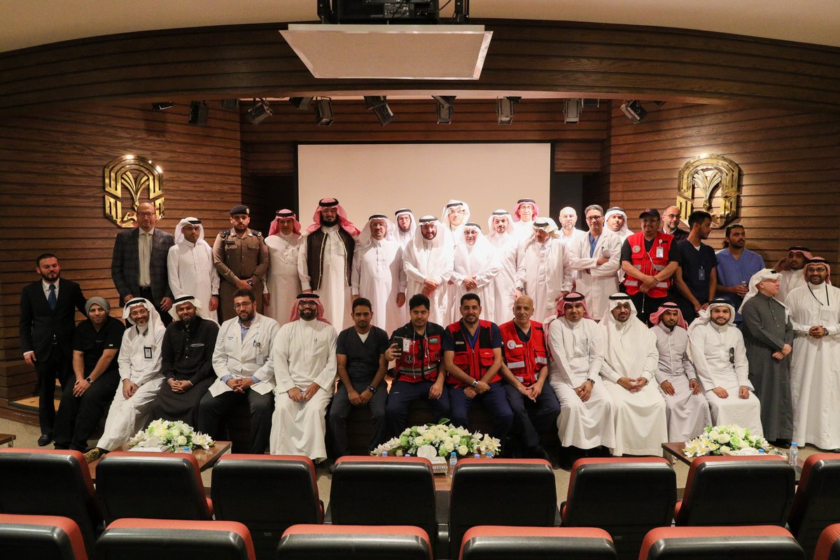 taibahu's tweet photo. معالي رئيس #جامعة_طيبة د.عبدالعزيز السراني:تحرص الجامعة على أن تقوم بتحقيق مستهدفات رؤية المملكة ٢٠٣٠م والتي تجعل المجتمع يشارك في العملية التفاعلية بين القطاعات لخدمة #المدينة_المنورة وزوارها من خلال تبني فكرة المبادرة التي تطمح لتحقيق أرقام واعدة وملهمة لأعداد المتدربين. https://t.co/y2Q9KleHWG