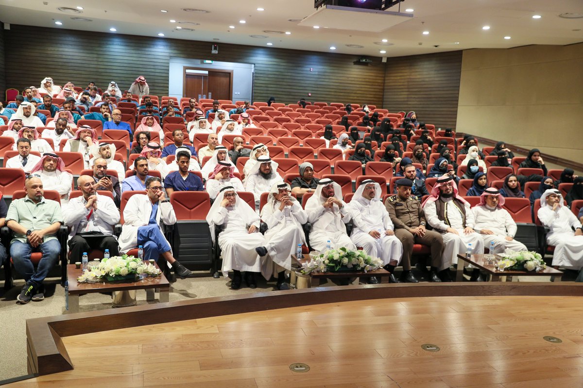 taibahu's tweet photo. معالي رئيس #جامعة_طيبة د.عبدالعزيز السراني:تحرص الجامعة على أن تقوم بتحقيق مستهدفات رؤية المملكة ٢٠٣٠م والتي تجعل المجتمع يشارك في العملية التفاعلية بين القطاعات لخدمة #المدينة_المنورة وزوارها من خلال تبني فكرة المبادرة التي تطمح لتحقيق أرقام واعدة وملهمة لأعداد المتدربين. https://t.co/y2Q9KleHWG
