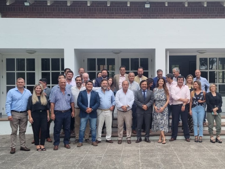 Unidos por Salta: reunión de <a href="/GustavoSaenzOK/">Gustavo Sáenz</a> y <a href="/RomeroBettina/">Bettina Romero</a> con los partidos políticos de ese sector